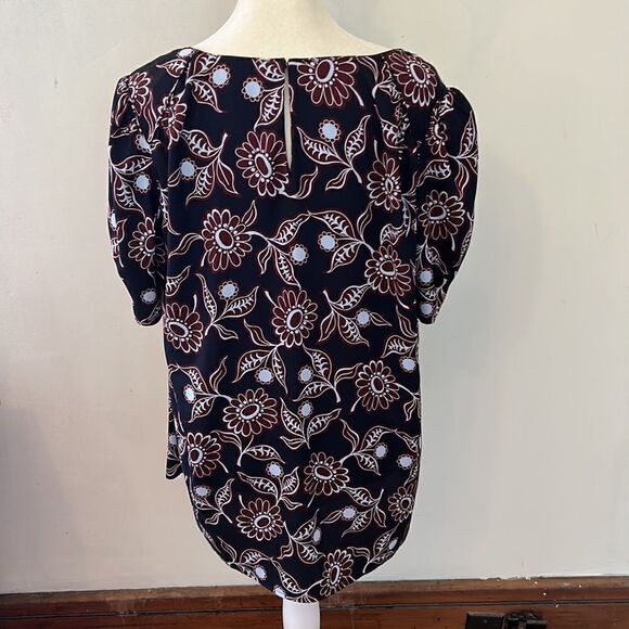 Ann Taylor black burgundy floral short sleeve blouse Size M - Picture 4 of 9